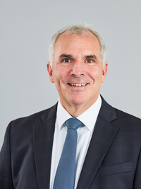 Christian Sura, Geschäftsführer und Vertriebsleiter der halstrup-walcher GmbH